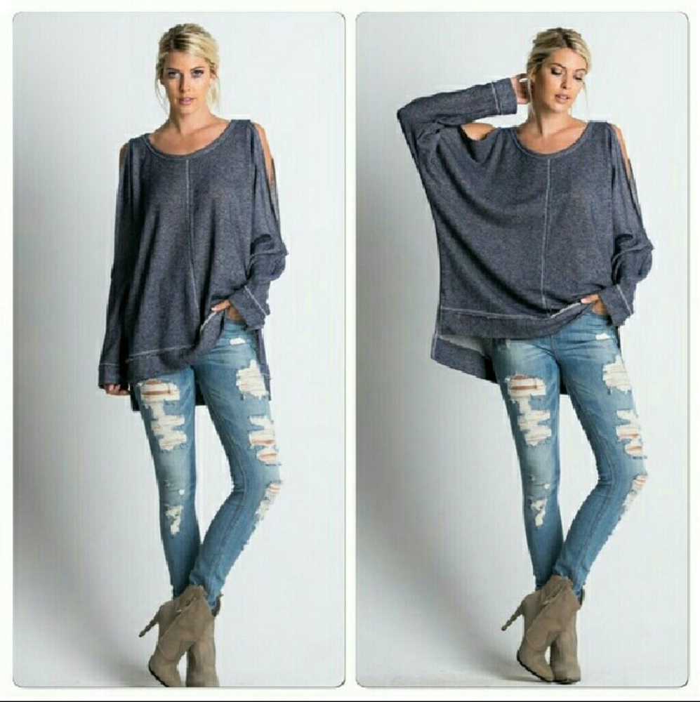 🍒Cold shoulder top. 🍒