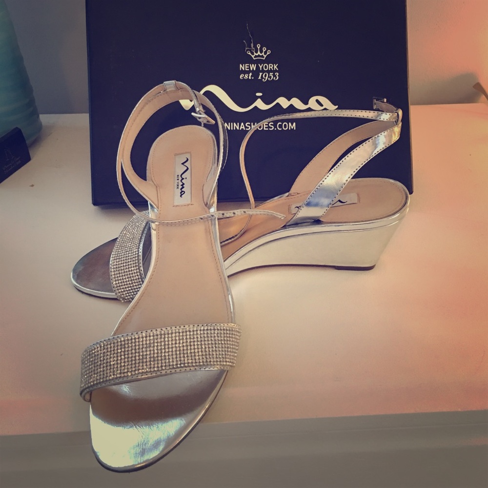 Nina silver wedge