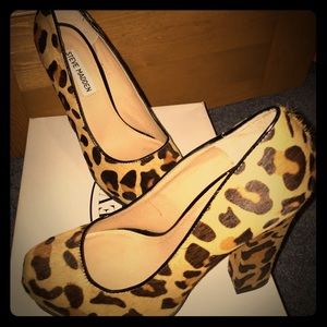 Steve Madden "Sarina Leopard" Heels (Size 8)