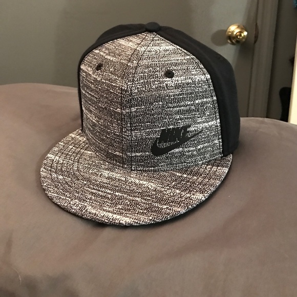 Nike Other - Men's NIKE True snap back