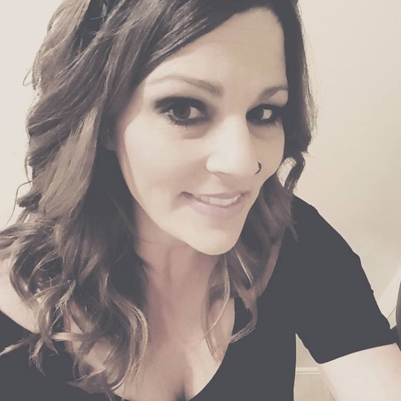 Meet your Posher, Heather - Picture 1 of 1