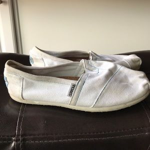 WHITE CANVAS TOMS 💕