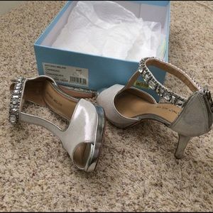 Antonio Melani Women's Carrigan Pump