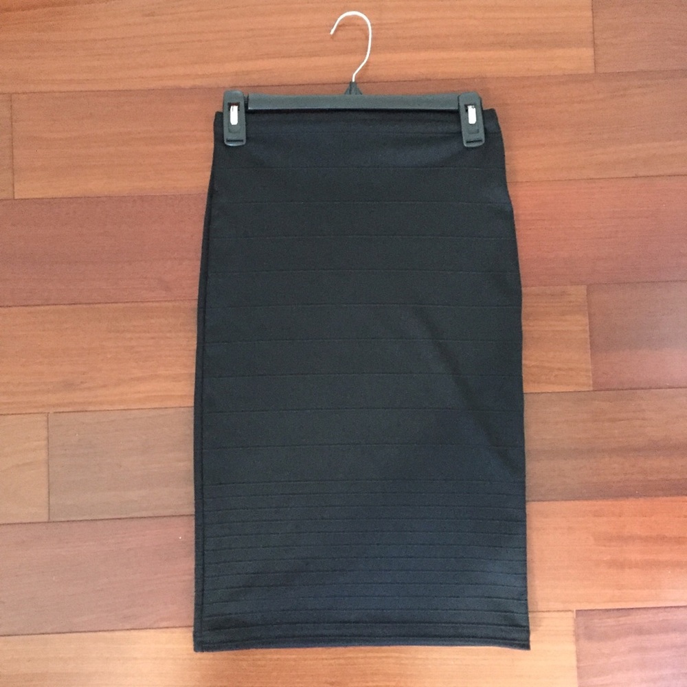 TOPSHOP Ribbed Midi skirt size 4