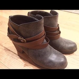 Gray wraparound buckle booties - size 7.5