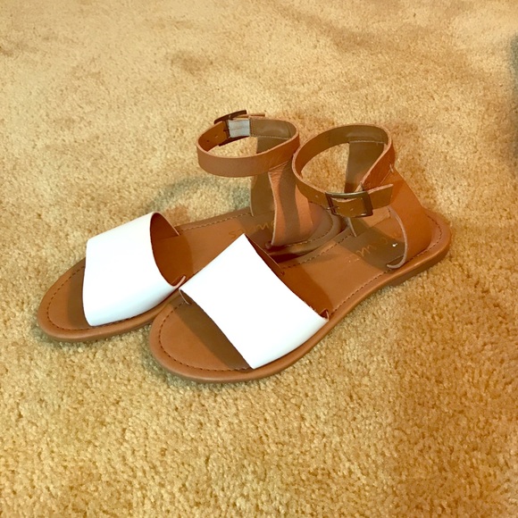 Coconuts Shoes - ADORABLE sandals by Coconuts, size 7.