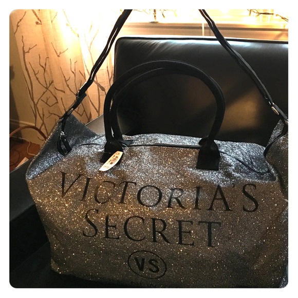 Victoria's Secret weekend bag. - Picture 3 of 3