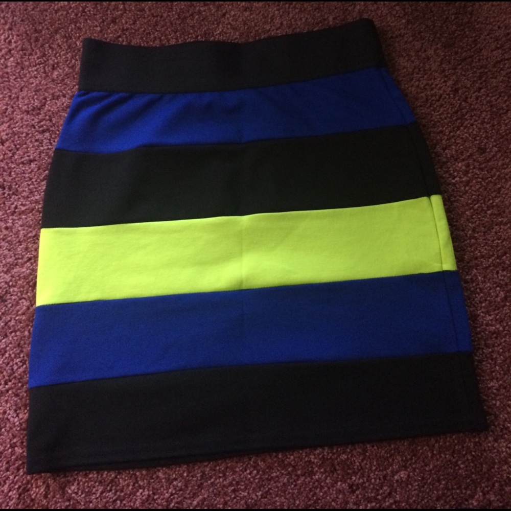 Tight hip hugger skirt.