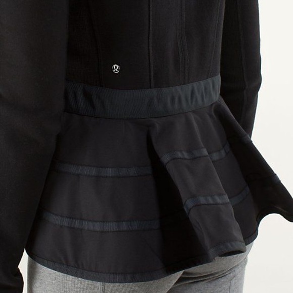 NWOT Lululemon Black Ruffled Up Pullover 12 - Picture 2 of 4