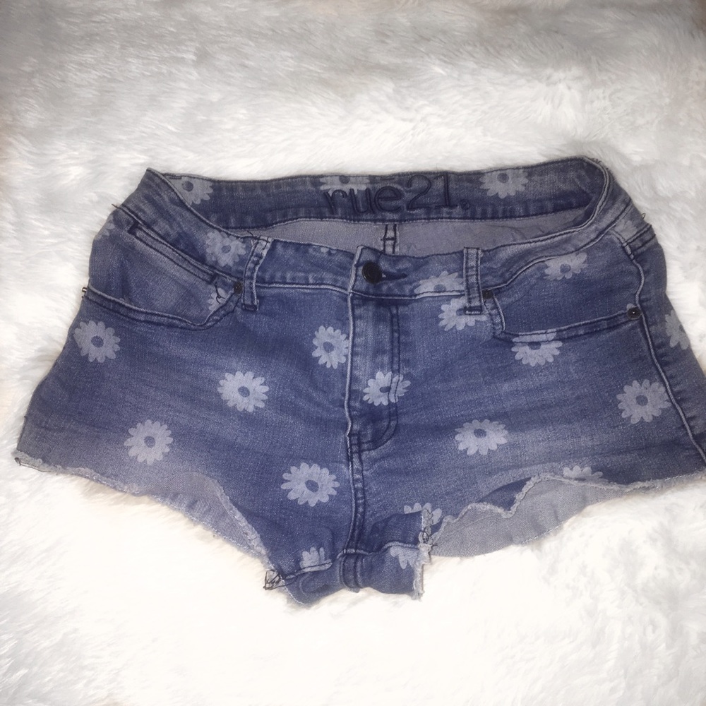 Daisy shorts