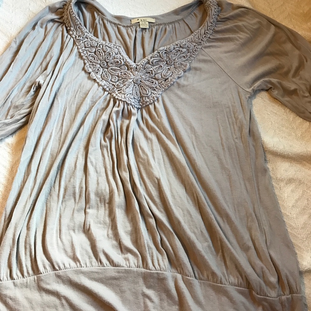 Shirt with beautiful detail.