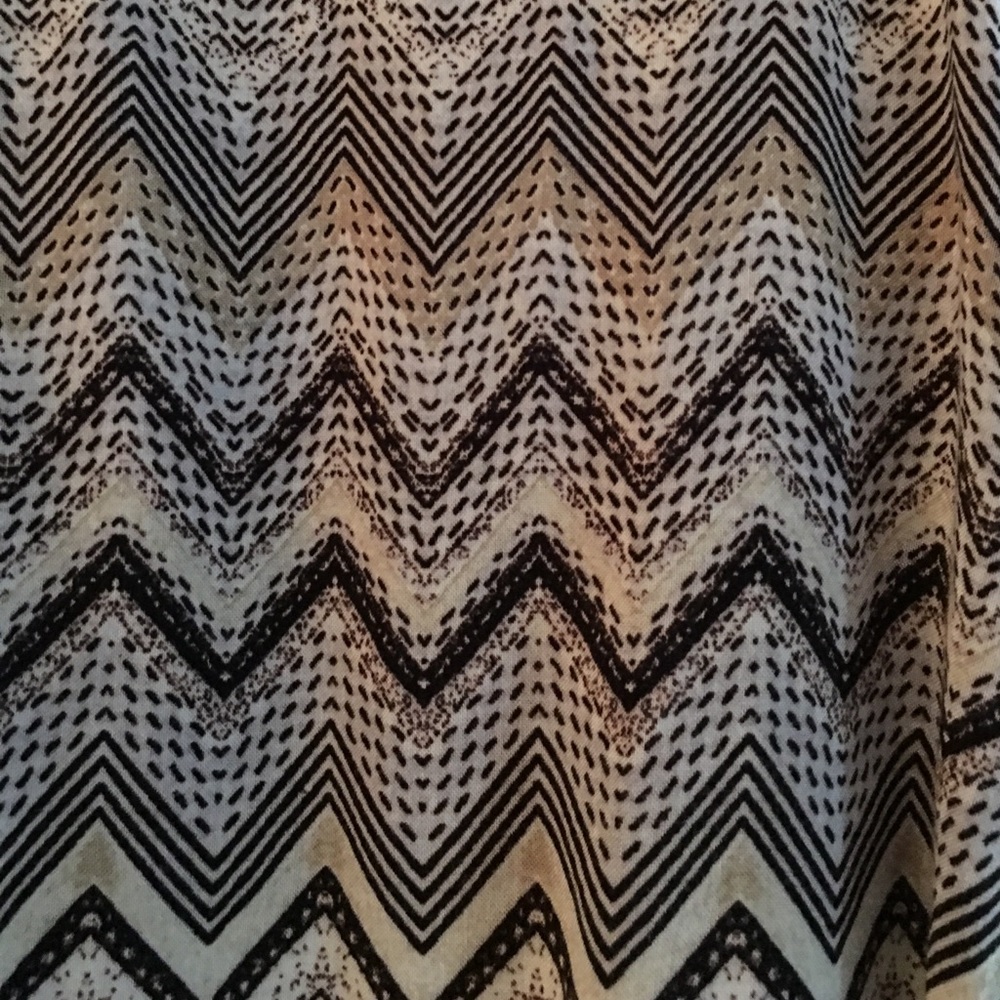 Patterned tank - Picture 2 of 2