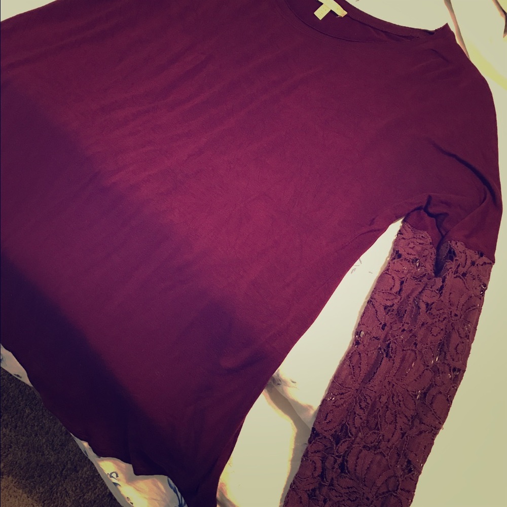 Adorable tunic with lace sleeves - Urban Outfitter