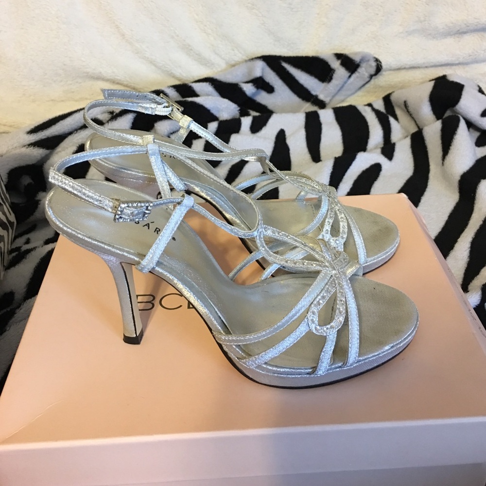 Silver even shoe