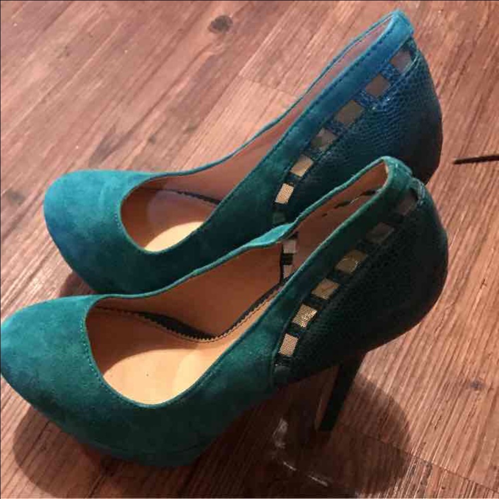 Pumps - Picture 2 of 3