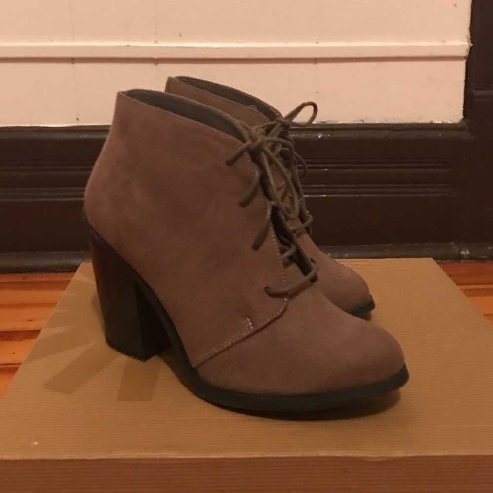 Cute Dark Brown/ Olive booties