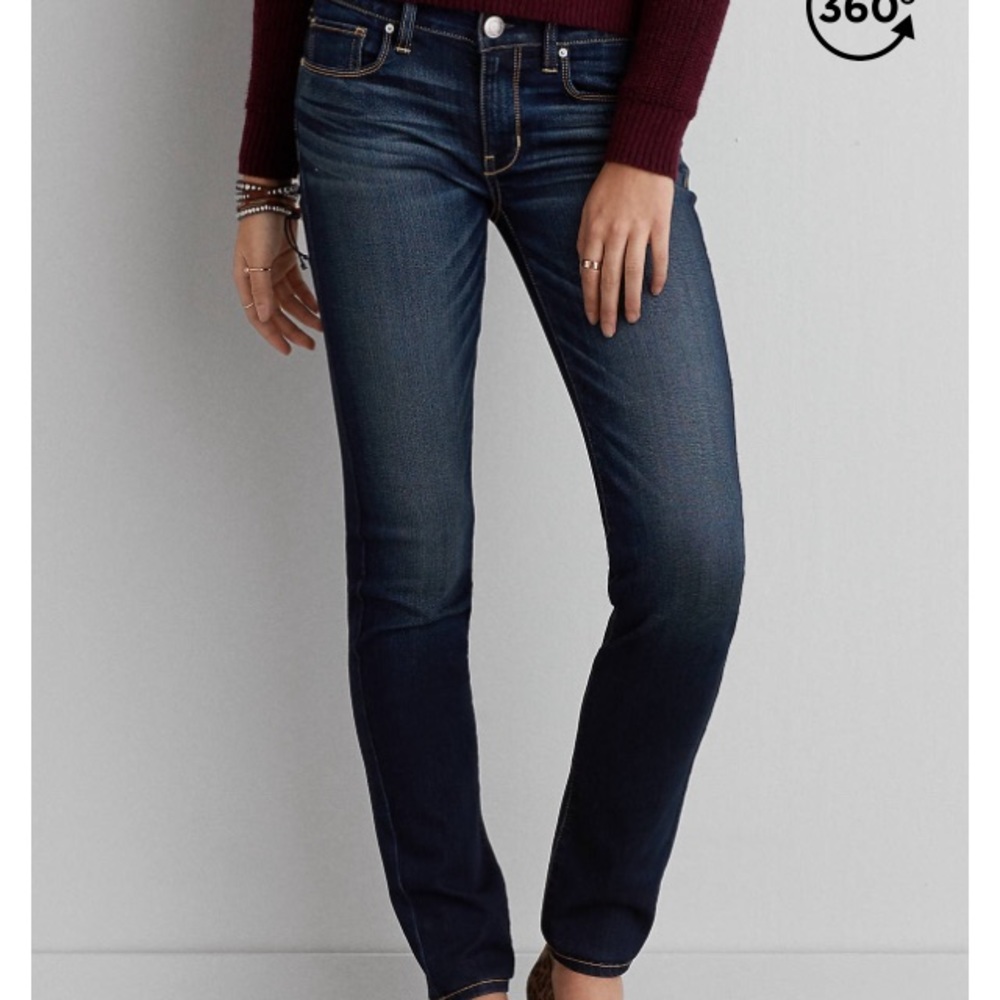 AMERICAN EAGLE Skinny jeans in Dark Wash. Size 00