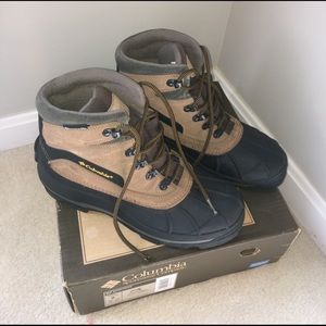 Men's Columbia Snow boots.