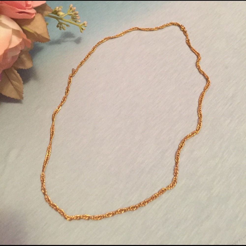 Gold tone necklace~worn in 2 different ways!