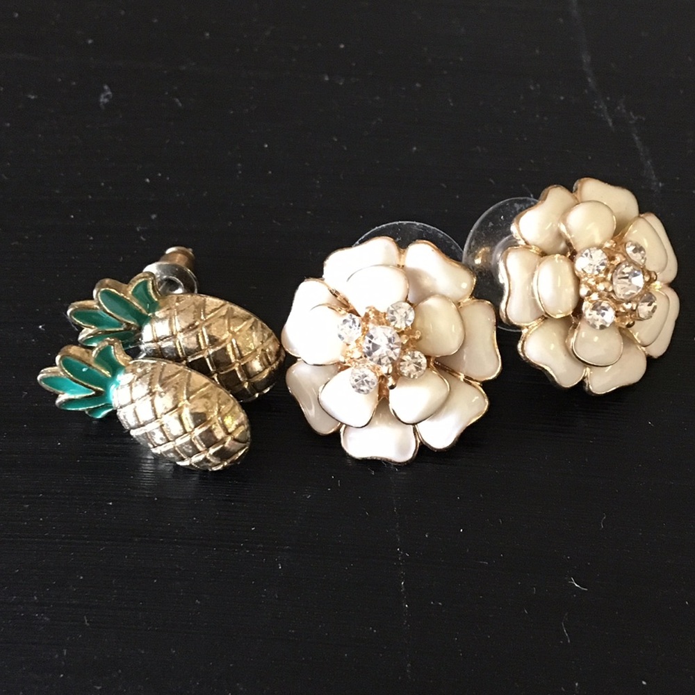 ❌Sold❌Flower and pineapple studs