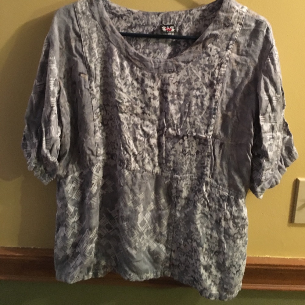 Cute blue patterned top 3/4 sleeves