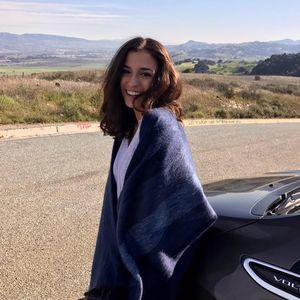 Meet your Posher, Yael