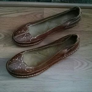 Versatile brown shoes
