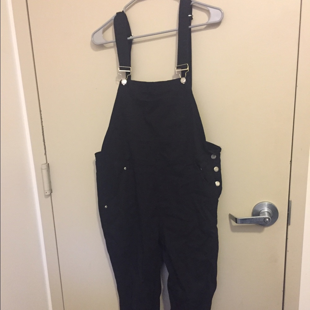 Black Boohoo plus overalls