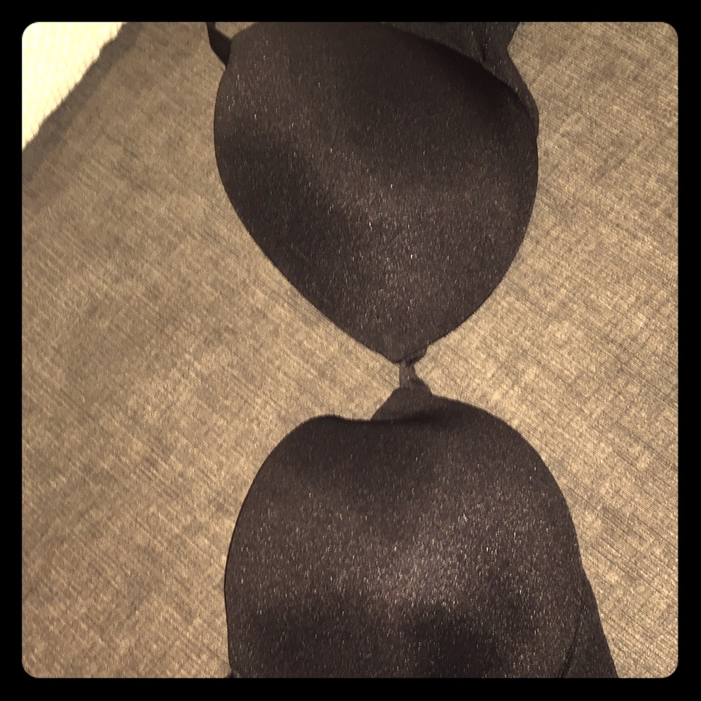 36C lightly lined plunge black NWOT