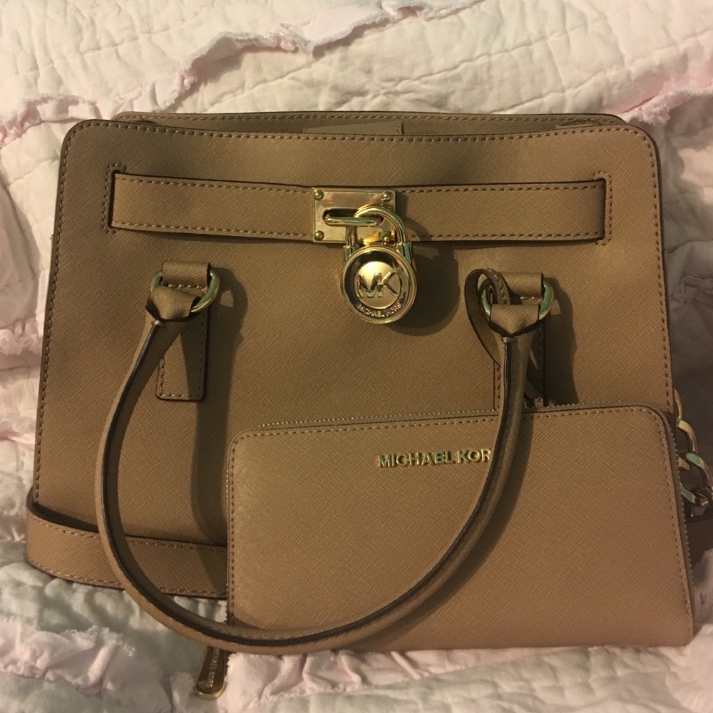 Michael Kors Hamilton & wallet! Handbag