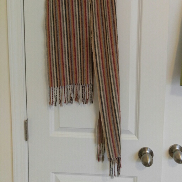 Gently used Scarf - Picture 2 of 3