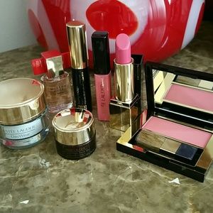 Este Lauder Travel cosmetics