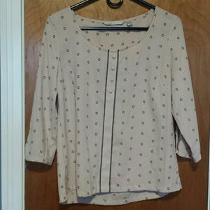 3/4 length sleeve top, apple details ??