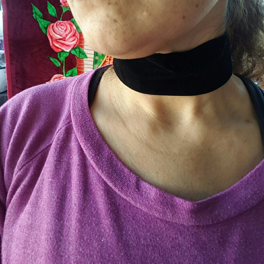 Velvet choker