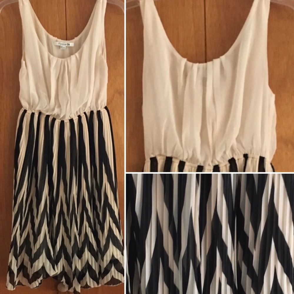 👗 Ivory and Black Dress, size Small