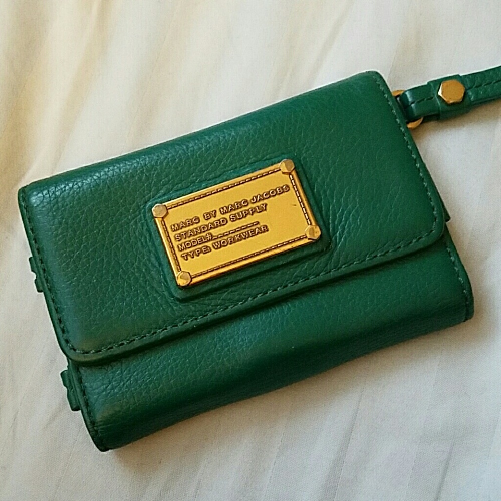 Marc Jacobs iPhone 4s holder/wallet wristlet