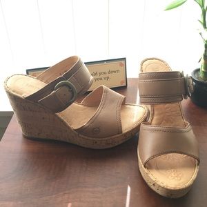 Børn platform sandal in taupe, size 9 (40.5 Euro).
