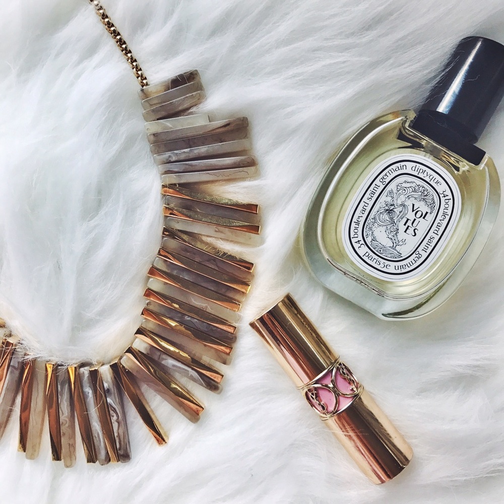 Vince Camuto statement necklace