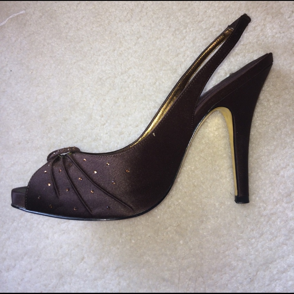 Nina sling backs. Brown with rhinestone details.