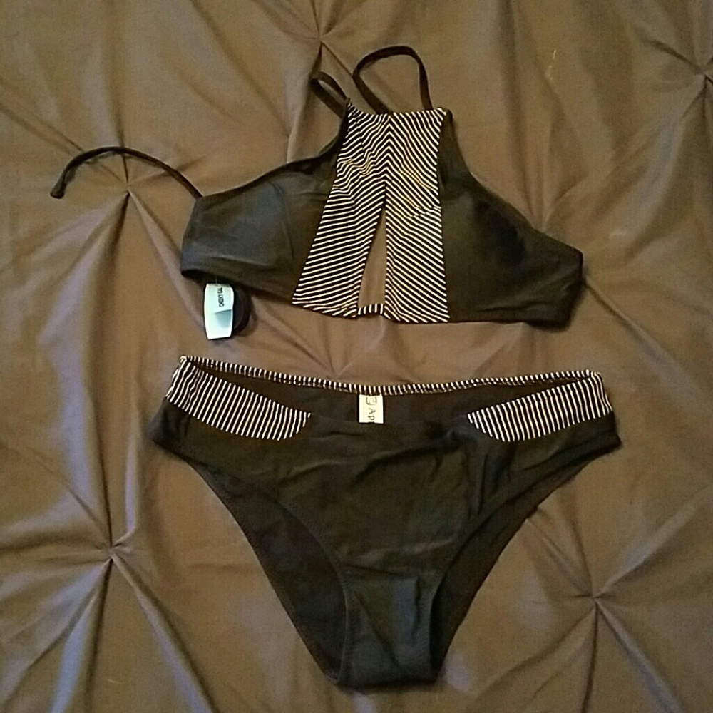 New black and white peekaboo swimming suit