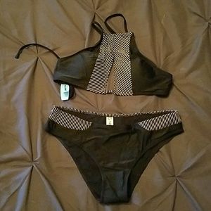 New black and white peekaboo swimming suit