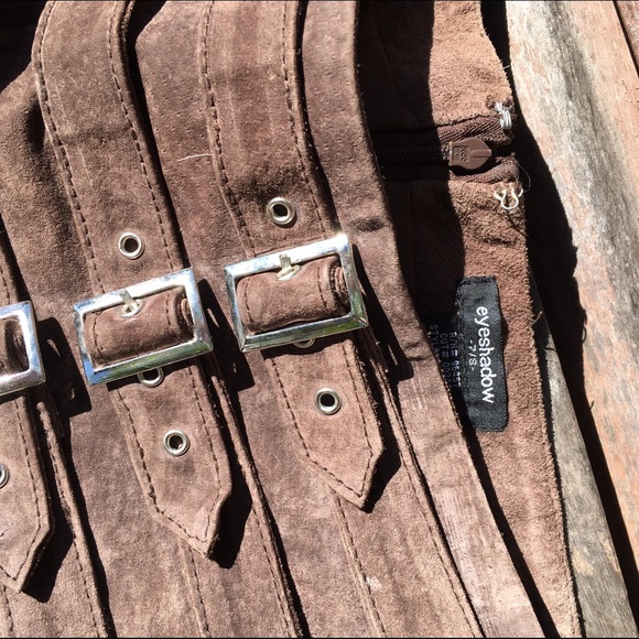 EYESHADOW SUEDE PLEATS AND BUCKLES MINI SKIRT - Picture 3 of 4