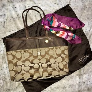 Coach Signature Tote Bag 🎀