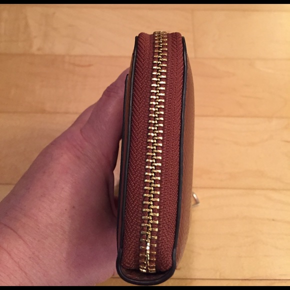 🦀Just Reduced🦀Coach Zipper Wallet - Picture 3 of 6