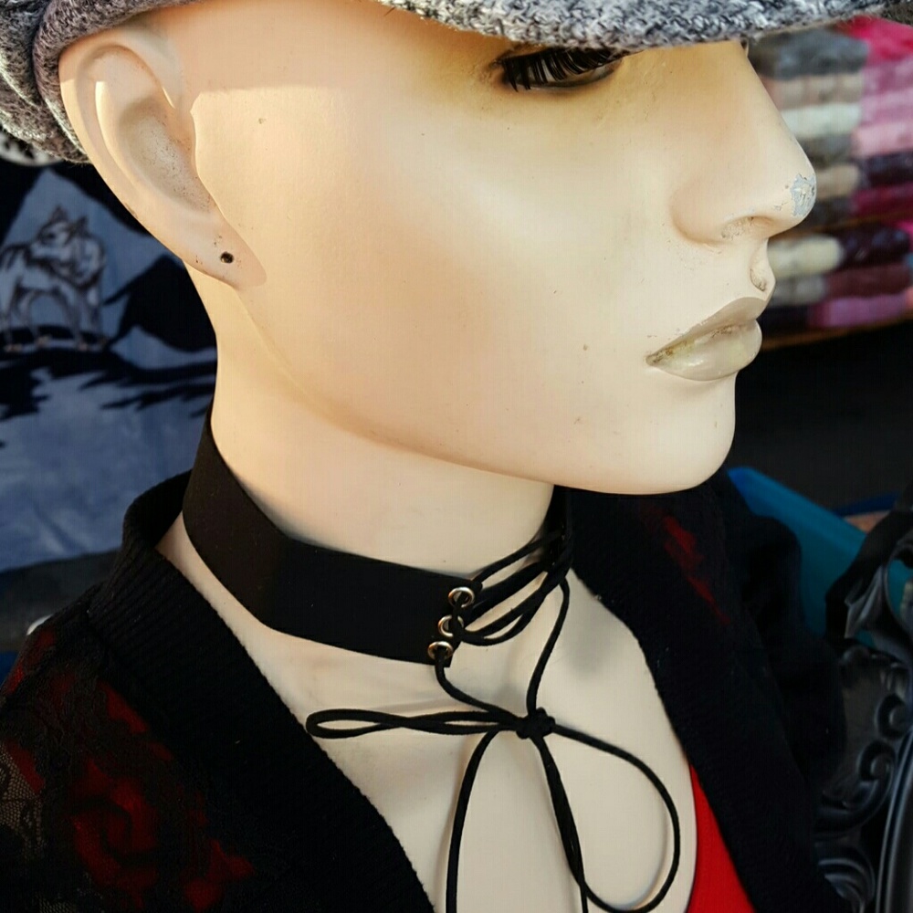 Tie choker
