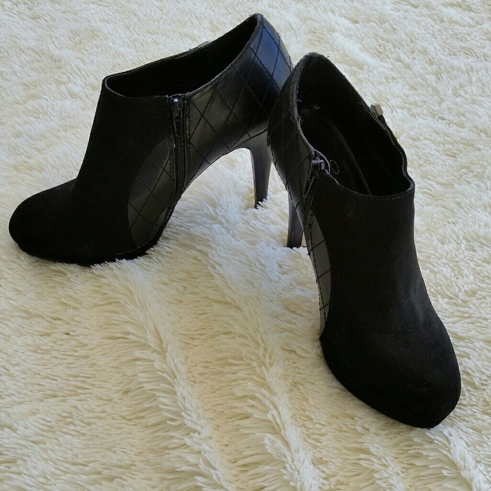 Impo size 8 black high heeled booties