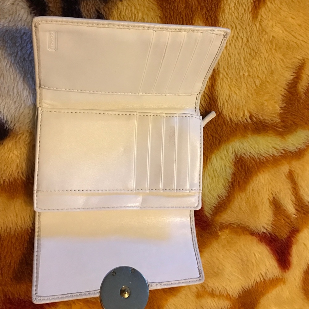 Pearl wallet