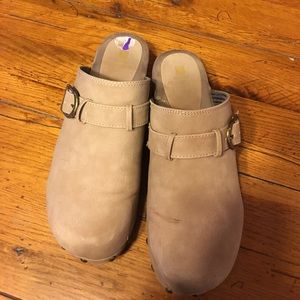 White mountain clogs