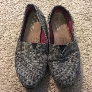neutral woven toms