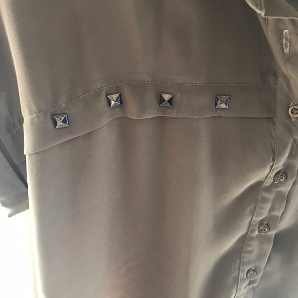 Hunter green button up! Small. - Picture 4 of 4